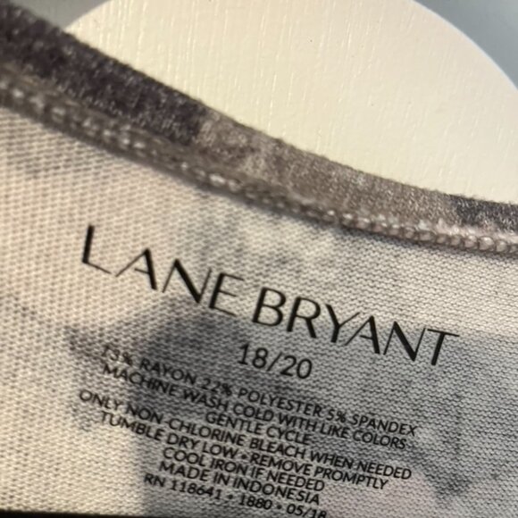 LANE BRYANT FLORAL SHORT SLEEVE BLOUSE SZ 18/20 - Picture 3 of 6